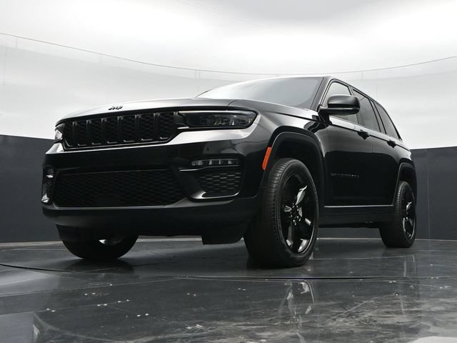 Used 2023 Jeep Grand Cherokee Limited w/ Black Appearance Package AWD/4WD image 47
