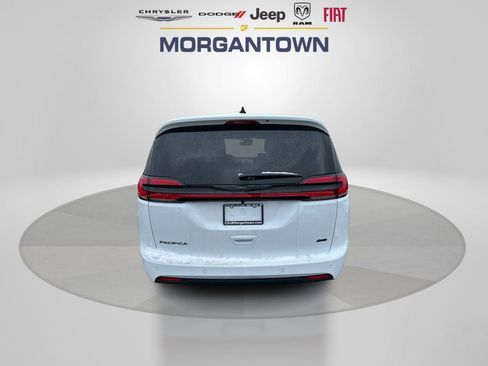 New 2026 Chrysler Pacifica Select image 7