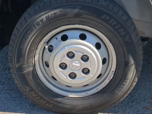 Used 2023 RAM ProMaster 2500 w/ Convenience Group image 11