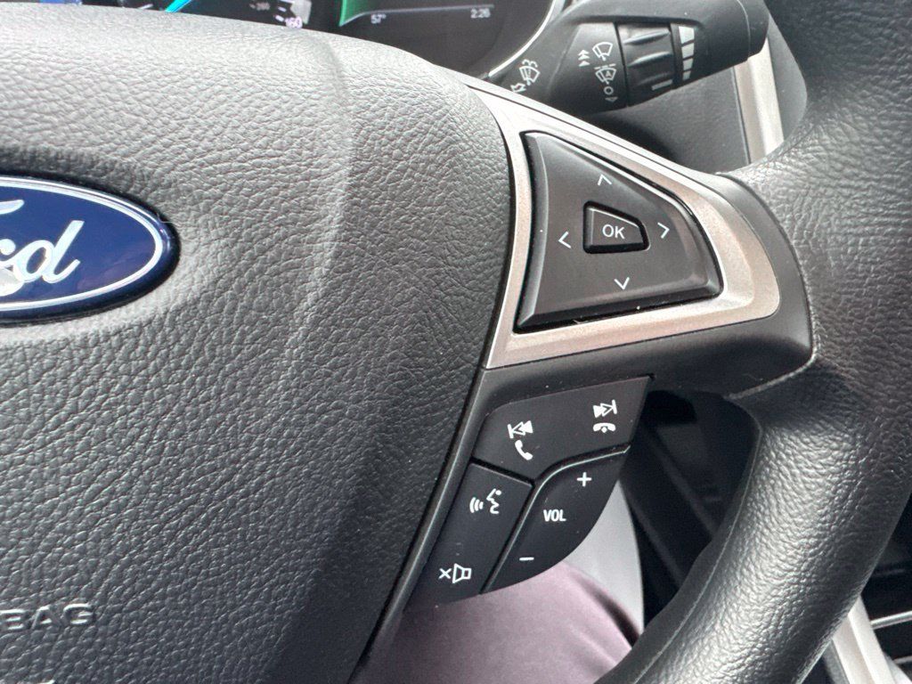 Used 2020 Ford Fusion SE FWD image 16