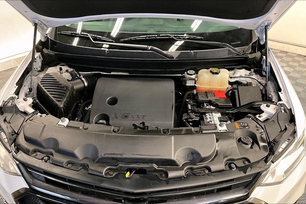 Used 2021 Chevrolet Traverse RS FWD image 9