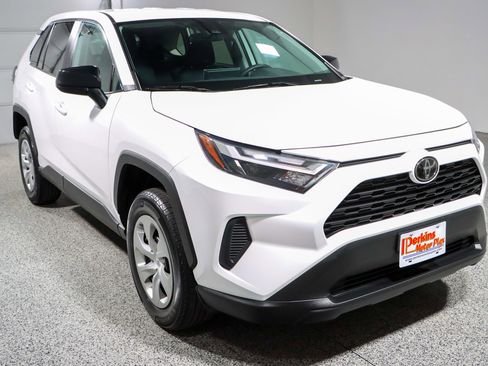 Used 2023 Toyota RAV4 LE AWD/4WD image 5