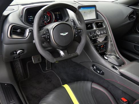 Used 2019 Aston Martin DB11 AMR image 3