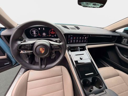 Used 2025 Porsche Panamera RWD image 16