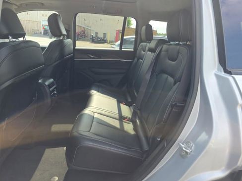 Used 2023 Jeep Grand Cherokee Limited AWD/4WD image 5