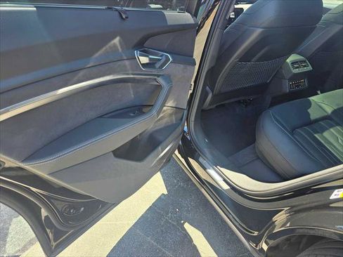 Used 2023 Audi e-tron S Prestige w/ Prestige Package AWD/4WD image 17