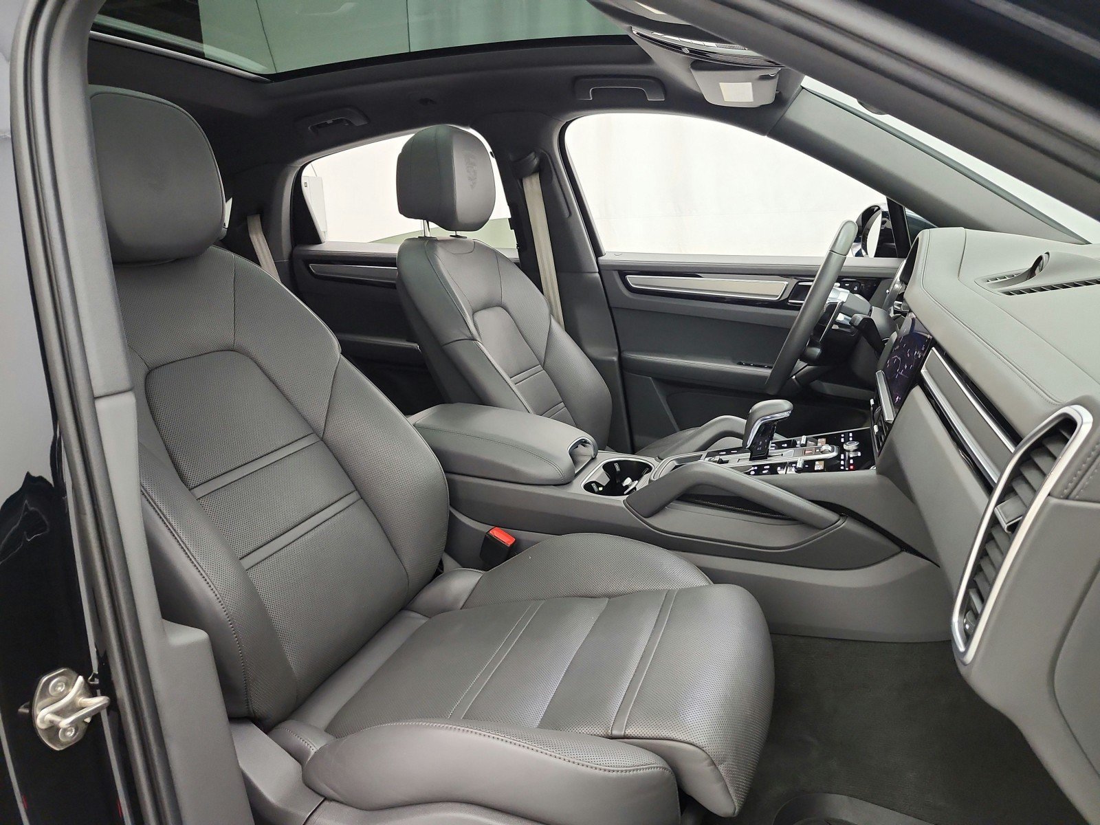 Used 2023 Porsche Cayenne Platinum Edition AWD/4WD image 20
