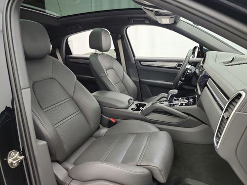 Used 2023 Porsche Cayenne Platinum Edition AWD/4WD image 20