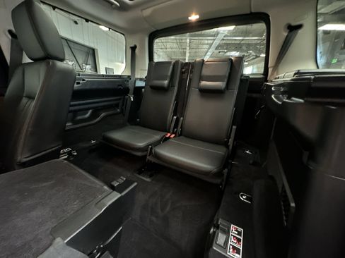 Used 2016 Land Rover LR4 AWD/4WD image 23