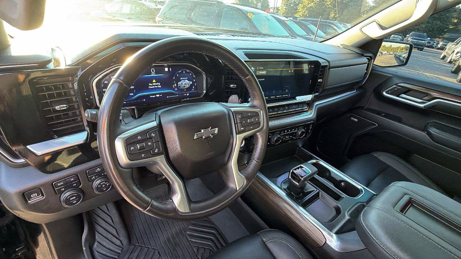 Used 2022 Chevrolet Silverado 1500 RST AWD/4WD image 3