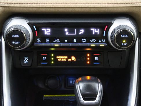 Used 2019 Toyota RAV4 Limited w/ Advanced Technology Package FWD image 29