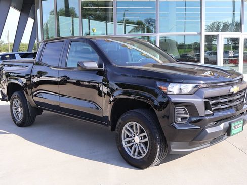 Used 2024 Chevrolet Colorado LT w/ LT Convenience Package II RWD image 4