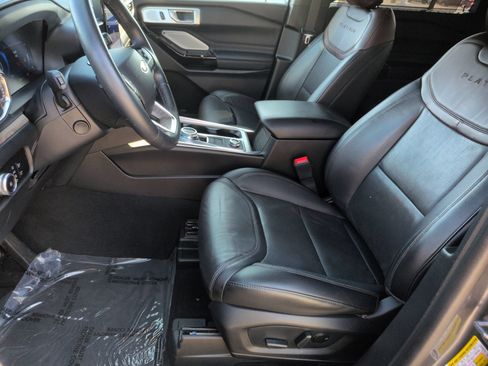 Used 2023 Ford Explorer Platinum w/ Technology Package AWD/4WD image 16