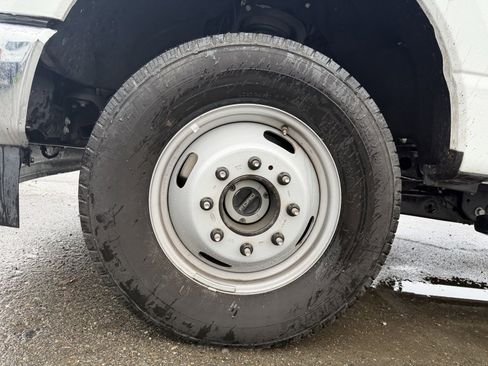 Used 2024 Ford F350 XLT image 9