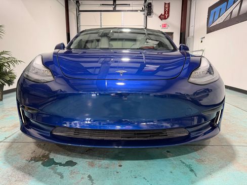 Used 2019 Tesla Model 3 Standard Range image 2