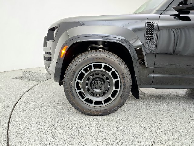 New 2026 Land Rover Defender 110 OCTA AWD/4WD image 29
