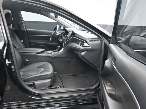 Used 2022 Toyota Camry SE FWD image 12
