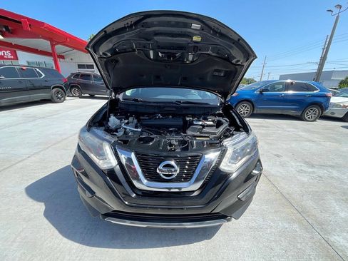 Used 2017 Nissan Rogue SV FWD image 2