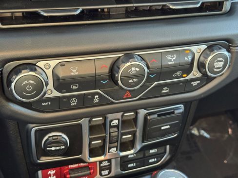 Certified 2026 Jeep Gladiator Rubicon AWD/4WD image 18