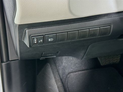 Used 2025 Toyota Corolla LE image 16