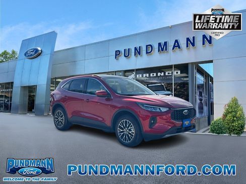 New 2025 Ford Escape SE w/ Class II Trailer Tow Package image 1