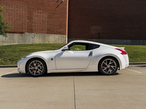 Used 2016 Nissan 370Z Coupe RWD image 6