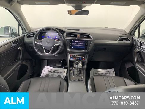 Used 2024 Volkswagen Tiguan SE image 28