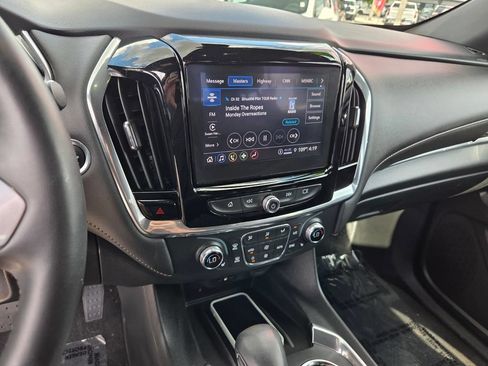 Used 2023 Chevrolet Traverse LT FWD image 23