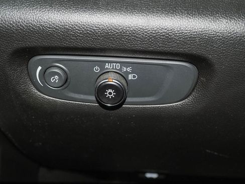 Used 2023 Chevrolet Traverse LT image 28