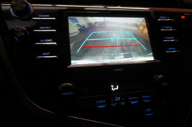 Used 2020 Toyota Camry SE FWD image 19