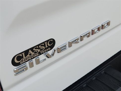 Used 2023 Chevrolet Silverado 1500 LT AWD/4WD image 9