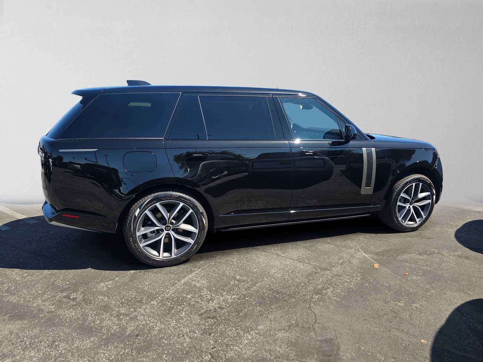 New 2027 Land Rover Range Rover Long Wheelbase SE AWD/4WD image 6