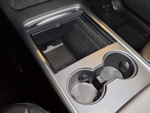 Used 2022 Tesla Model Y Performance image 5