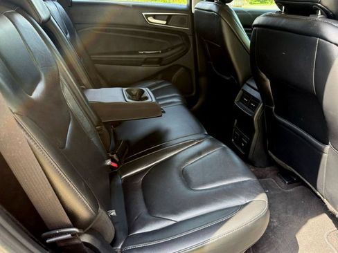 Used 2020 Ford Edge Titanium FWD image 37