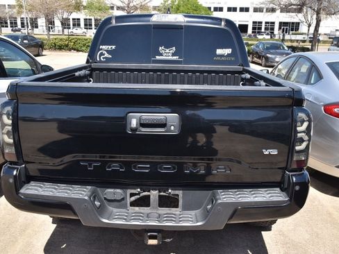 Used 2019 Toyota Tacoma TRD Sport w/ Technology Package image 6