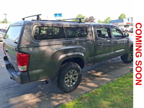Used 2017 Toyota Tacoma SR5 w/ Tow Package AWD/4WD image 5