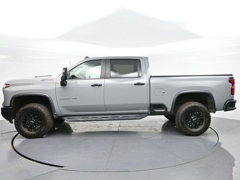 Used 2025 Chevrolet Silverado 2500 ZR2 w/ Technology Package AWD/4WD image 8