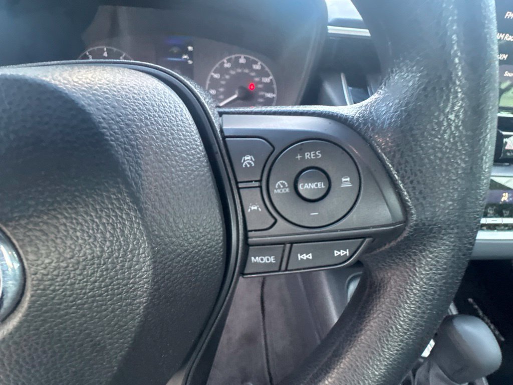 Used 2025 Toyota Corolla LE FWD image 10