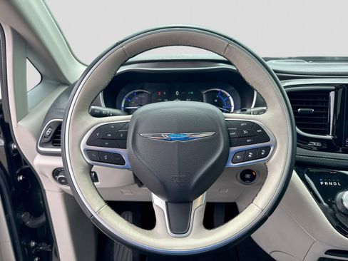 Used 2018 Chrysler Pacifica Limited w/ Advanced Safetytec Group FWD image 30
