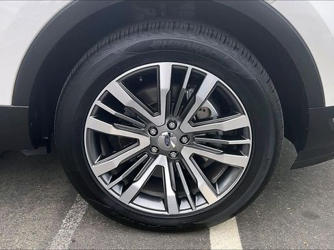 Used 2019 Ford Explorer Platinum image 11