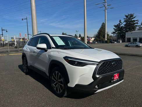 Certified 2024 Toyota Corolla Cross XLE w/ Convenience Package image 4