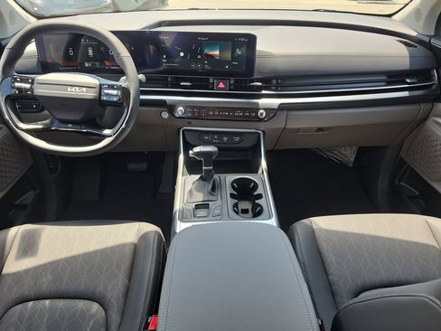 New 2027 Kia Carnival FWD image 12