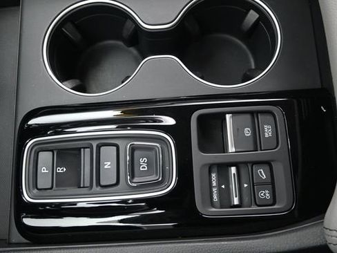 Used 2025 Honda Pilot Touring image 40