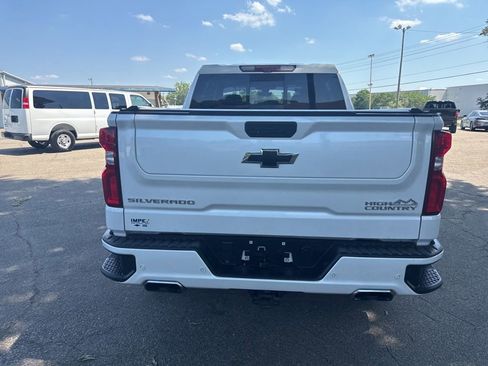Used 2021 Chevrolet Silverado 1500 High Country w/ Technology Package AWD/4WD image 4