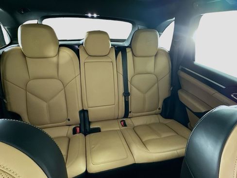 Used 2018 Porsche Cayenne Platinum Edition AWD/4WD image 29