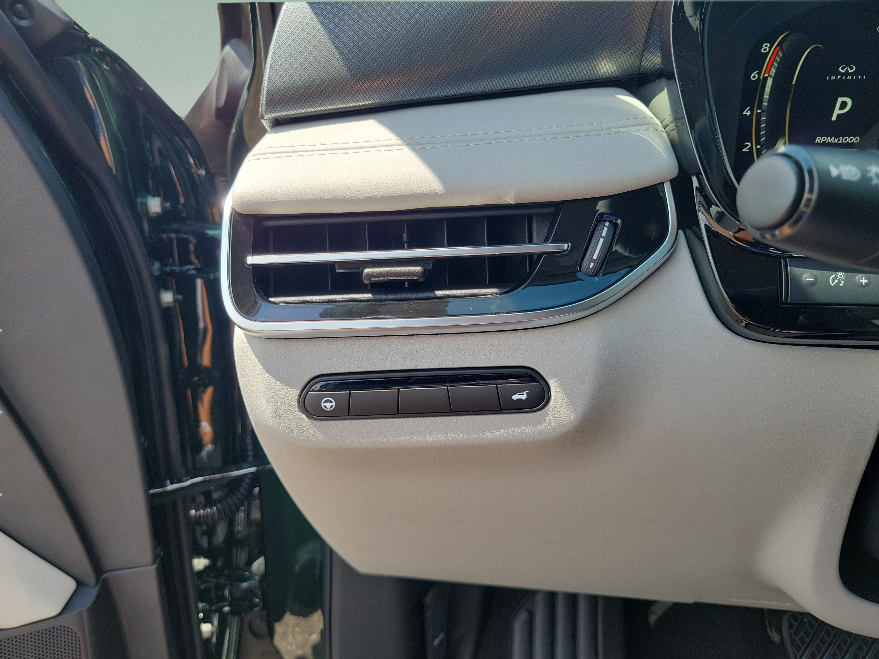 New 2027 INFINITI QX60 Luxe FWD image 13