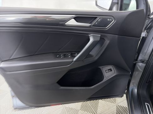 Used 2019 Volkswagen Tiguan SEL Premium image 18