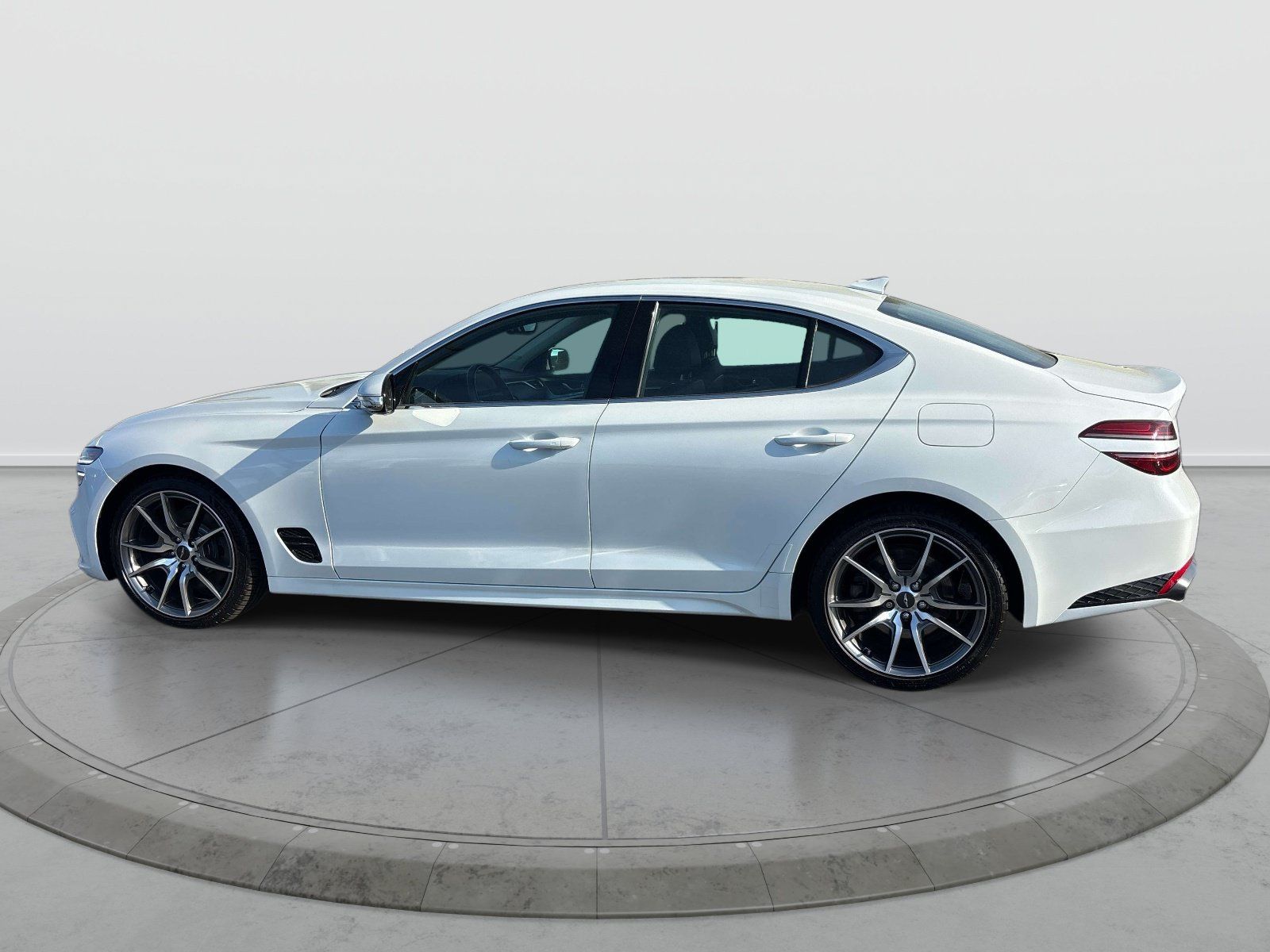 Used 2022 Genesis G70 3.3T AWD/4WD image 2