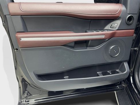 Used 2022 Ford Expedition Max Limited image 32