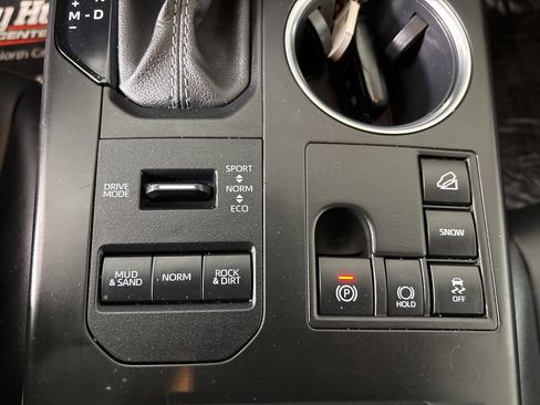Used 2025 Toyota Highlander XLE AWD/4WD image 23